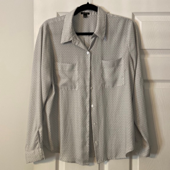 Ann Taylor Tops - Ann Taylor Blouse size M excellent condition length 27” bust 36”
